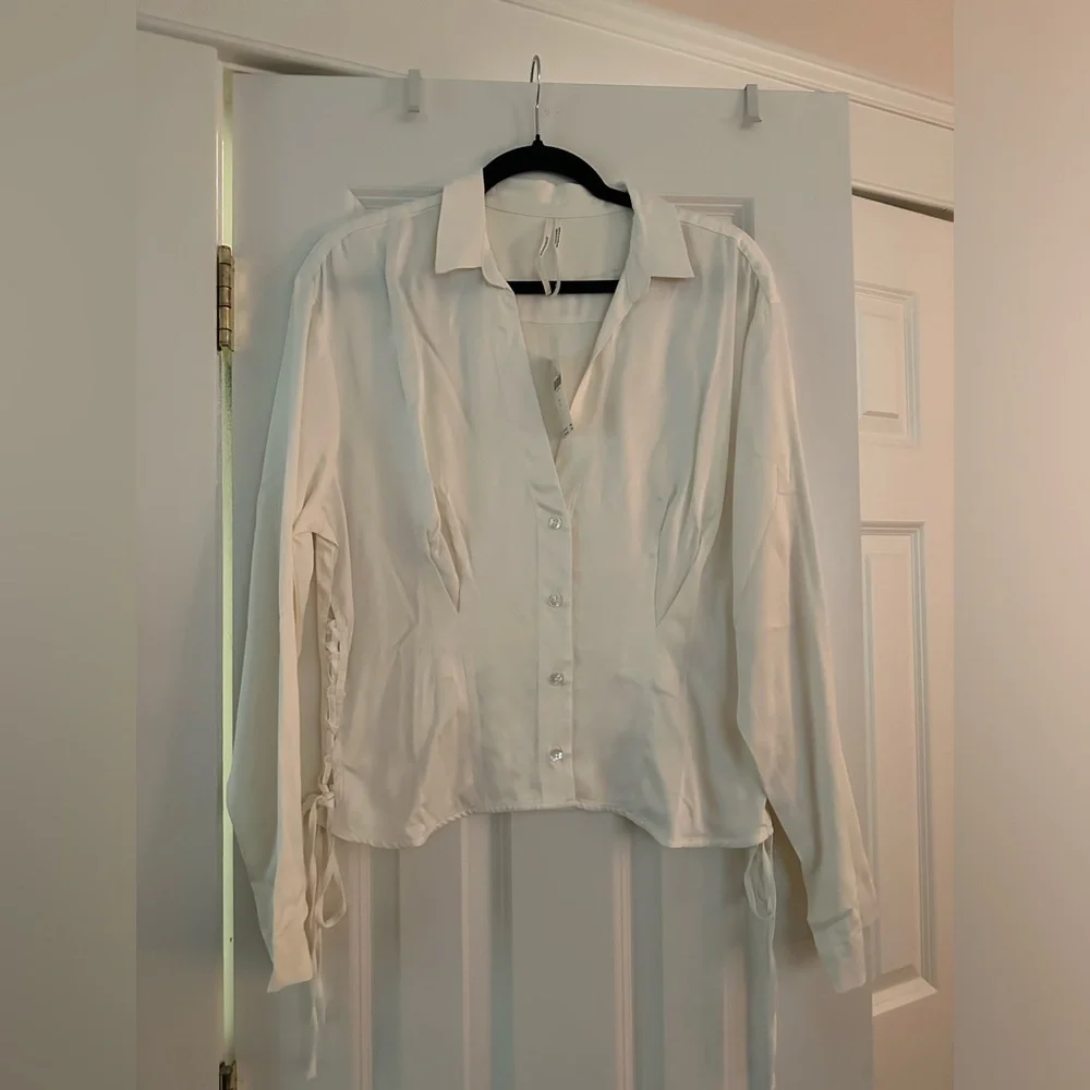By Anthropologie Long-Sleeve Silky
Corset Blouse in White NEW - Picture 12 of 14